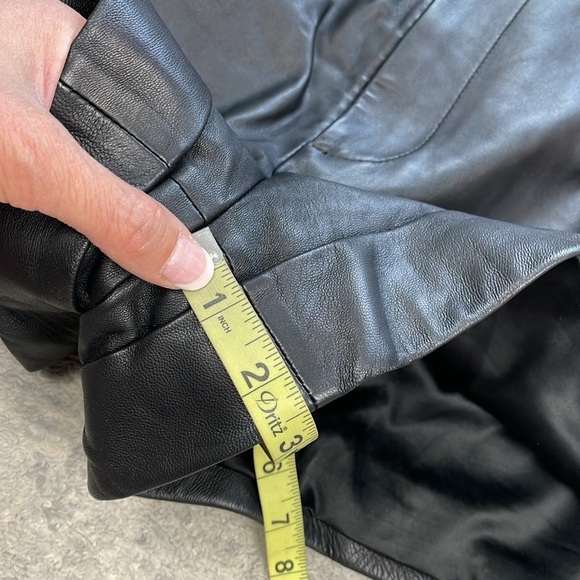 Alice + Olivia Conry Lamb Leather Cuffed Pleated Shorts High Rise Black - Picture 13 of 15